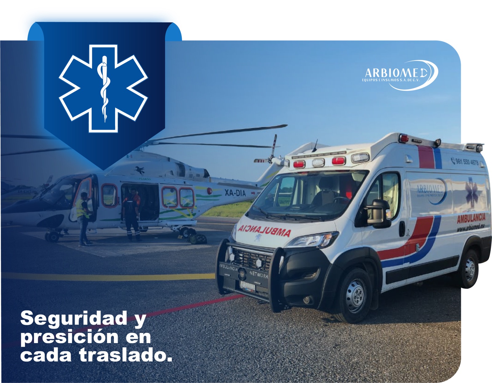 Ambulancia y UCI móvil de Arbiomed junto a un helicóptero de traslado.